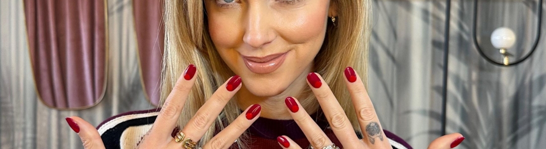 CHIARA FERRAGNI SCEGLIE NEONAIL PER CREARE MANICURE CHE ISPIRANO TENDENZE